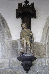 Bild: Statue Saint-Roch in der Kirche Saint Derrien  des umfriedeten Pfarrbezirkes in Commana 
