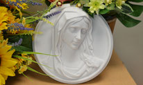 applique-poudre-de-marbre-visage-vierge-marie-douloureuse-sainte-plaque-funeraire