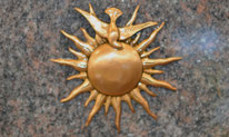 bronze-ciel-soleil-lune-nuage-oiseaux-plaque-funeraire-columbarium