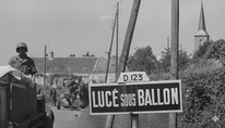 La 2ème Division Blindée rentre dans le bourg de Lucé-sous-Ballon, août 1944 - Crédit : Footage Farm