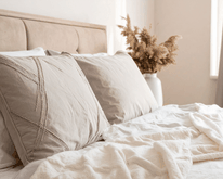 Espace relax avec banquette pour pratiquer la relaxation non verbale, détendre le corps et calmer le système nerveux avant le sommeil.