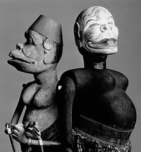 Zwei Spielfiguren aus dem javanischen Figurentheater. Copyright by Klaus Schoerner