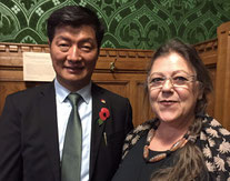 Frau Inge- Margareta Brenner mit dem Regierungschef der tibetischen Exilregierung, Dr. Lobsang Sangay, Houses of Parliament - London