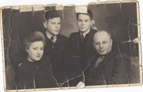 Isaac, Cilly and their sons Sigi and Herman