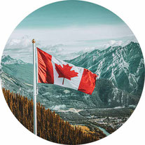 Kanadische Flagge vor Landschaft Wohnmobil Kanada 2026 mieten