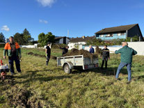 Freiwillige schichten Gras