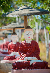 Monywa: Buddha-Statuen