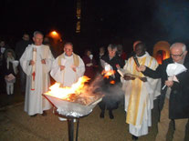Sur Plougasnou, belle flambée Pascale au coeur du bourg, sur le placître
