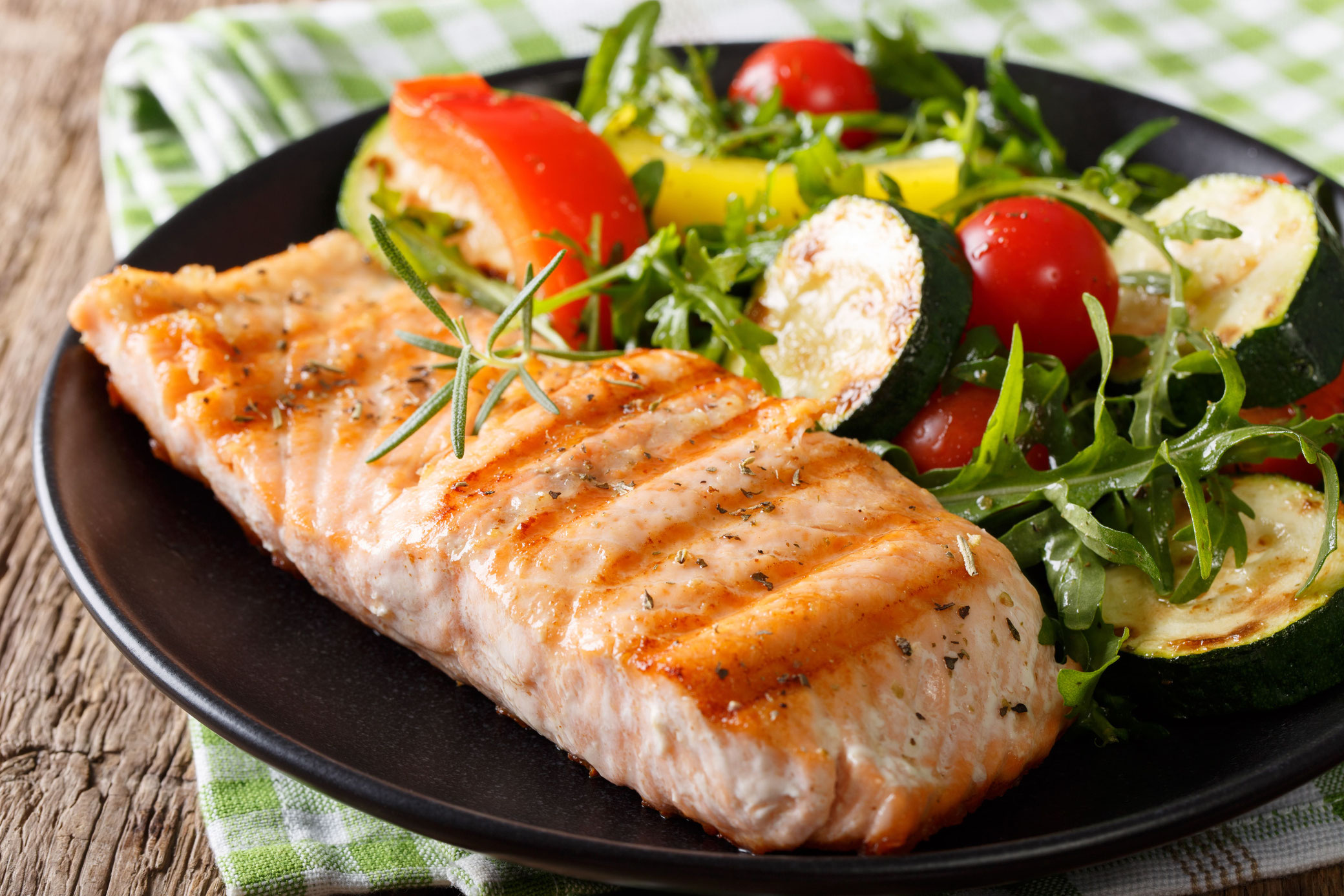 Gebackener Lachs mit Zucchini - rezept | Ledo Markt - LEDO Berlin ...