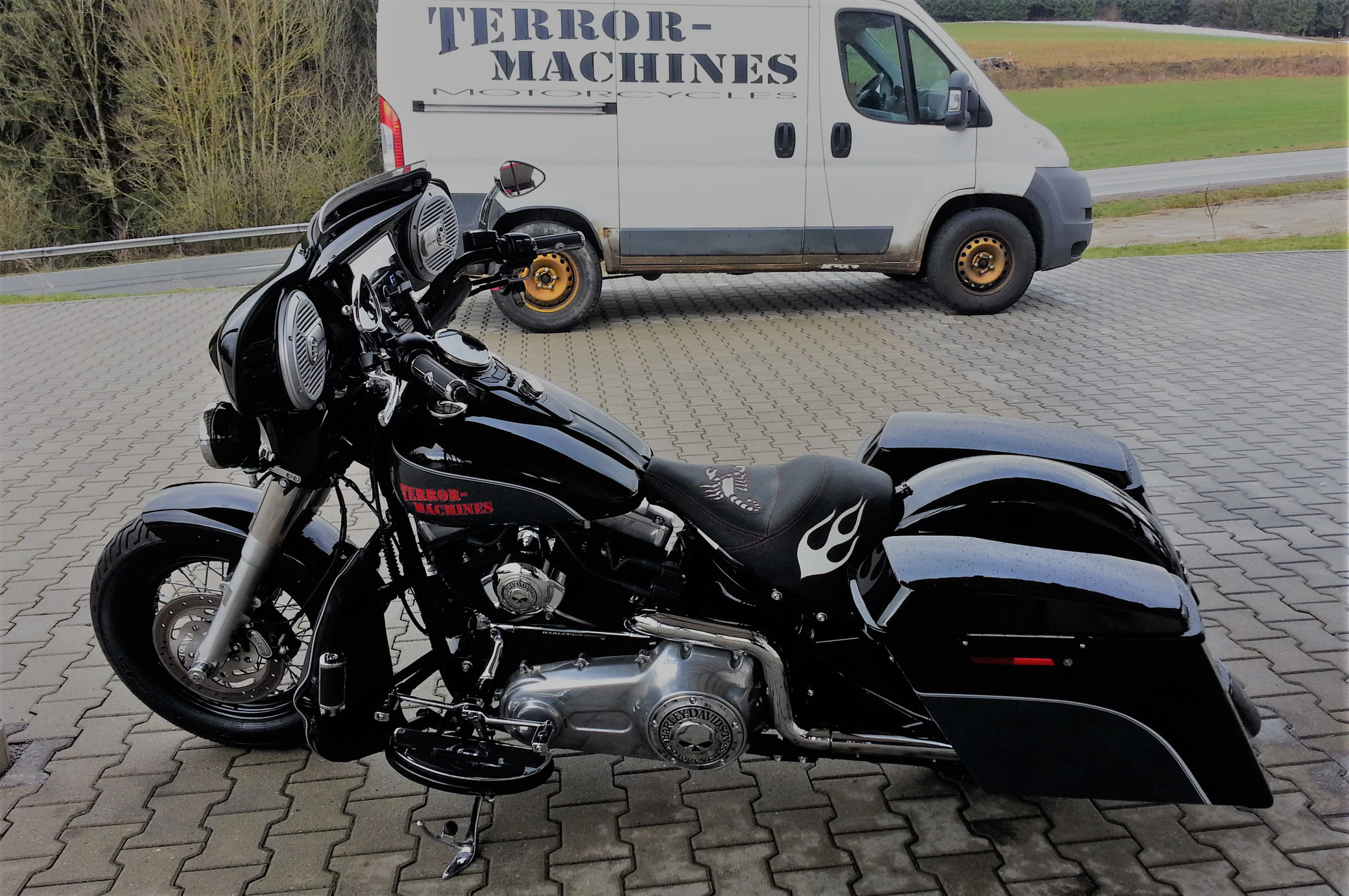 Softail slim bagger shop