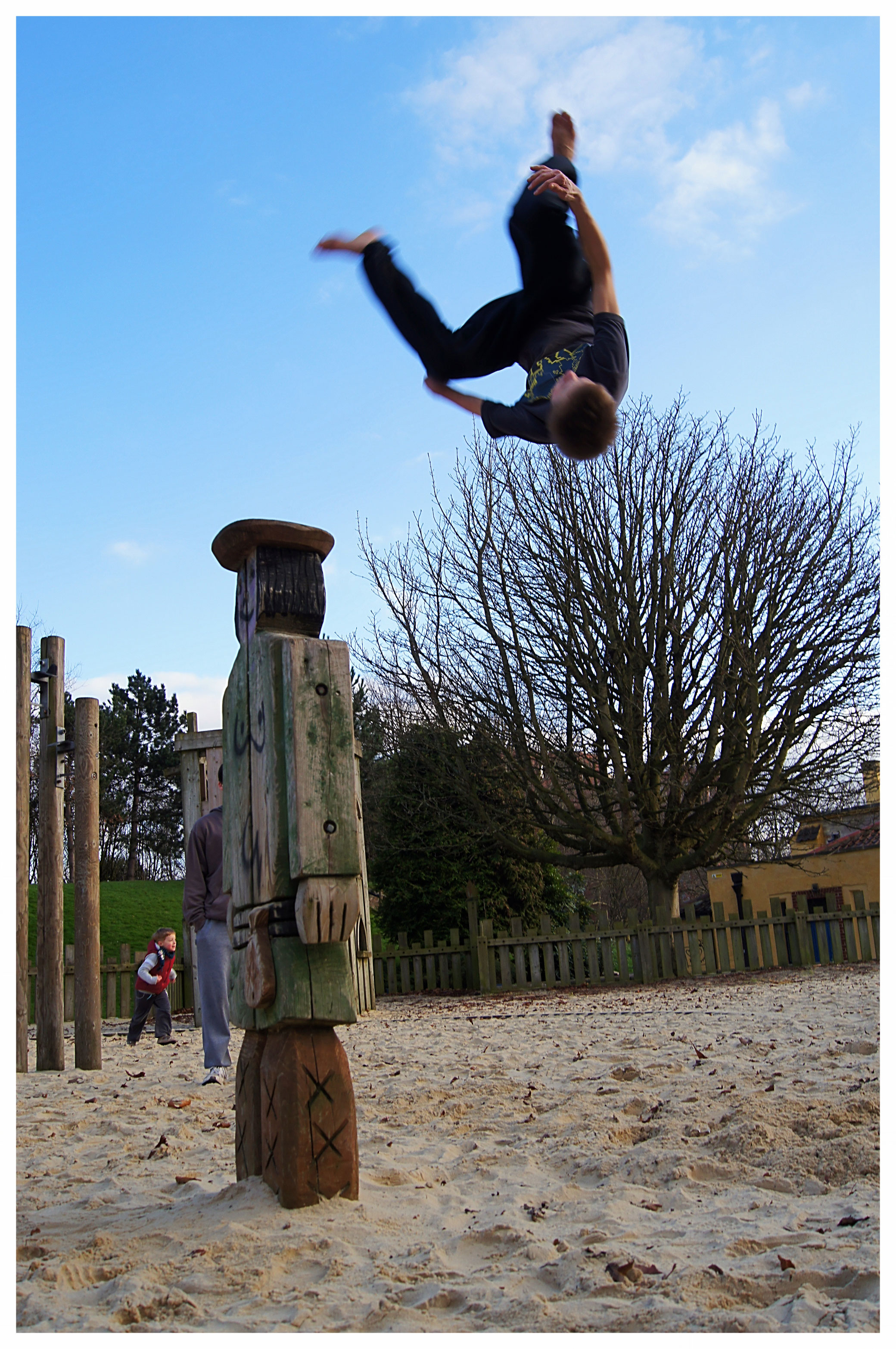 One arm, two arms? It doesn't matter. Parkour is all about moving ...