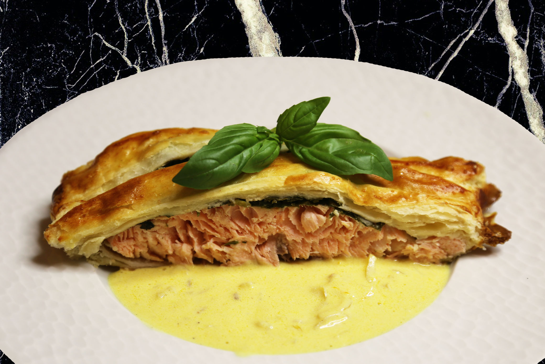 SAUMON EN CROUTE FEUILLETEE FANNY M LA CUISINE