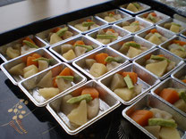 「ソフト食」の試食(上越あたご福祉会)