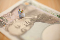 結婚式とお金のイメージ