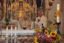 Pfarrer Raimund Arnold und Stadtpfarrer Wolfgang Häupl zelebrierten den Jubiläumsgottesdienst.