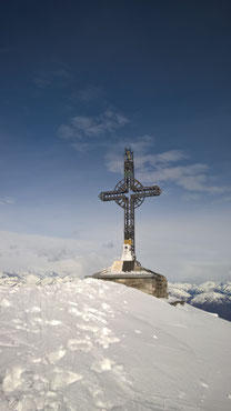 La c roce di vetta del Monte Massone