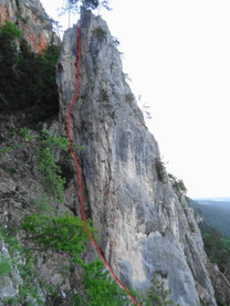 der Norbertsteig am Fuchslochturm, fotografiert vom Draschgrat