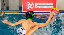 A pesar del nulo apoyo de la administración valenciana y gracias al empeño de muchos deportistas, el waterpolo valenciano se encuentra en estos momentos viviendo la mejor etapa de su historia.