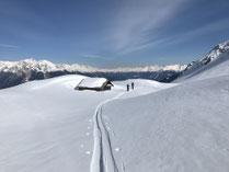 Skitouren und Yoga. Erleben, geniessen und doch entspannen. 