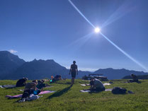 Outdoor Yoga. Yoga am Härzlisee - eins sein mit der Natur. 