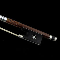 Archets de qualité pour violon, alto et violoncelle avec service de reméchage professionnel et entretien spécialisé par un luthier pour musiciens de conservatoire.