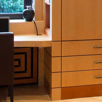 ein kompletter Innenausbau in Echtholz furniert