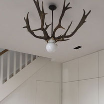 Ein Einbauschrank mit schicker Deckenleuchte