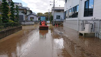 河川汚泥除去作業