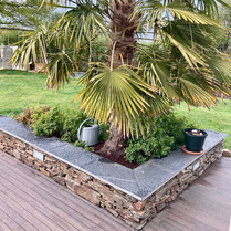 Création d'un décor pour terrasse pour palmier. Créer un bac pour planter un palmier. Décorer sa terrasse. 