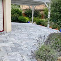 Terrasse design et résistante. Carrelage pour terrasse extérieure. Carrelage haute résistante à mettre sur une terrasse. Quel carrelage mettre sur une terrasse?