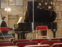Piano demi-queue STEINWAY Mod.B211 pendant la répétition d'un grand virtuose aux Grandes Heures de Saint Emilion
