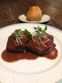 ヒドリ食堂牛ホホ肉の赤ワイン煮