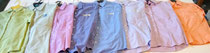 Variedad de colores camisas y blusas