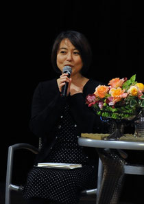 杉田かおるさん、お話し中