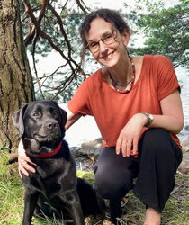 Corinne Picard, Psychologin und Psychotherapeutin in Aarau, mit Hündin