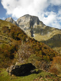 Le mont Valier, drapé dans ses couleurs d'automne...