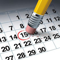 Image représentant un mois de calendrier avec un crayon gommant une date entourée en rouge pour un rendez-vous. Image symbolisant l'annulation de rendez-vous. 