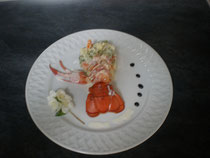 Hummer auf russischem Kartoffelsalat