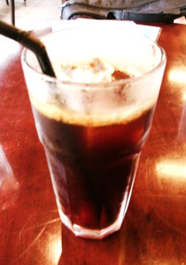 今日は喜豆と言う福井のコーヒー豆屋さんのアイスコーヒーねw夏はこれよね~っ♡