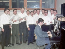Der MGV-Männerchor 1970 bei der Seniorenfeier in der neuen Schule