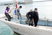 石垣島に帰港した「頑張れ日本!全国行動委員会」のチャーター船(1日午後3時過ぎ)