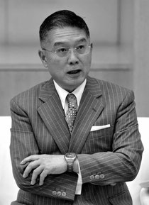 石原都知事と歓談する惠氏=写真撮影はベルテールメディア・出井重忠