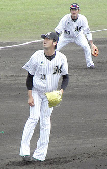 大嶺兄弟が地元石垣島で先発出場した=市中央運動公園野球場