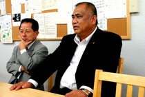 候補者擁立の持ち越しを発表する砂川支部長=22日午後、砂川事務所