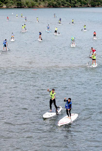 八重山初のSUP大会が開催された=7日午前、浦内川