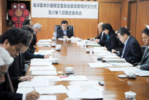 石垣市海洋基本計画策定委員会の初会合が開かれた=13日午後、市役所