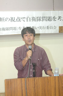 自衛隊誘致で「住民投票を」と訴える渡瀬さん=官公労共済会館、登野城