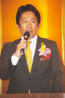 就任2周年祝賀会であいさつする中山市長(28日夜)