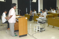 先島の教育環境充実へ協力を呼び掛ける武富会長=八重山高校、登野城