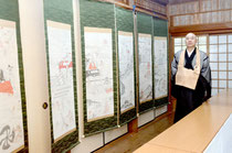 「親子で死生観を語り合ってみては」と勧める小林住職=臨済宗妙心寺派南海山桃林寺